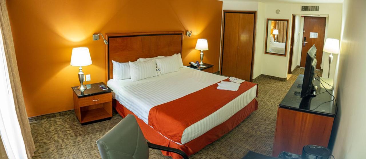 HS HOTSSON Hotel Tampico Exterior foto